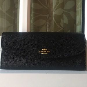 Coach Leather soft Wallet *NEW*